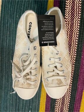 Converse Women's Cream platform embroidered Low-Top Sneakers